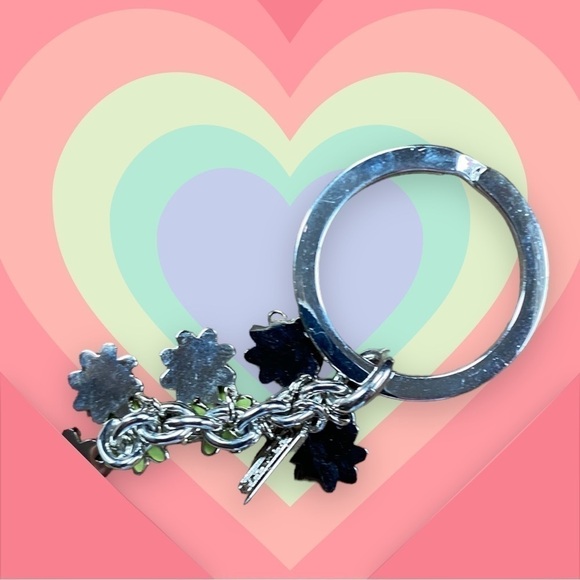 Coach Green Cascading Daisies Keychain Very Rare is Retired NWOT - Picture 3 of 3